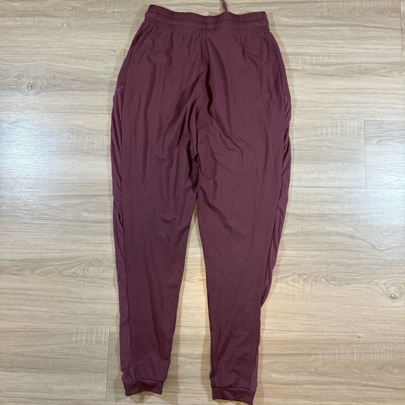 Gymshark Women's  Joggers  Size‎ Medium Red Wine Nylon Stretch Logo - Picture 3 of 6